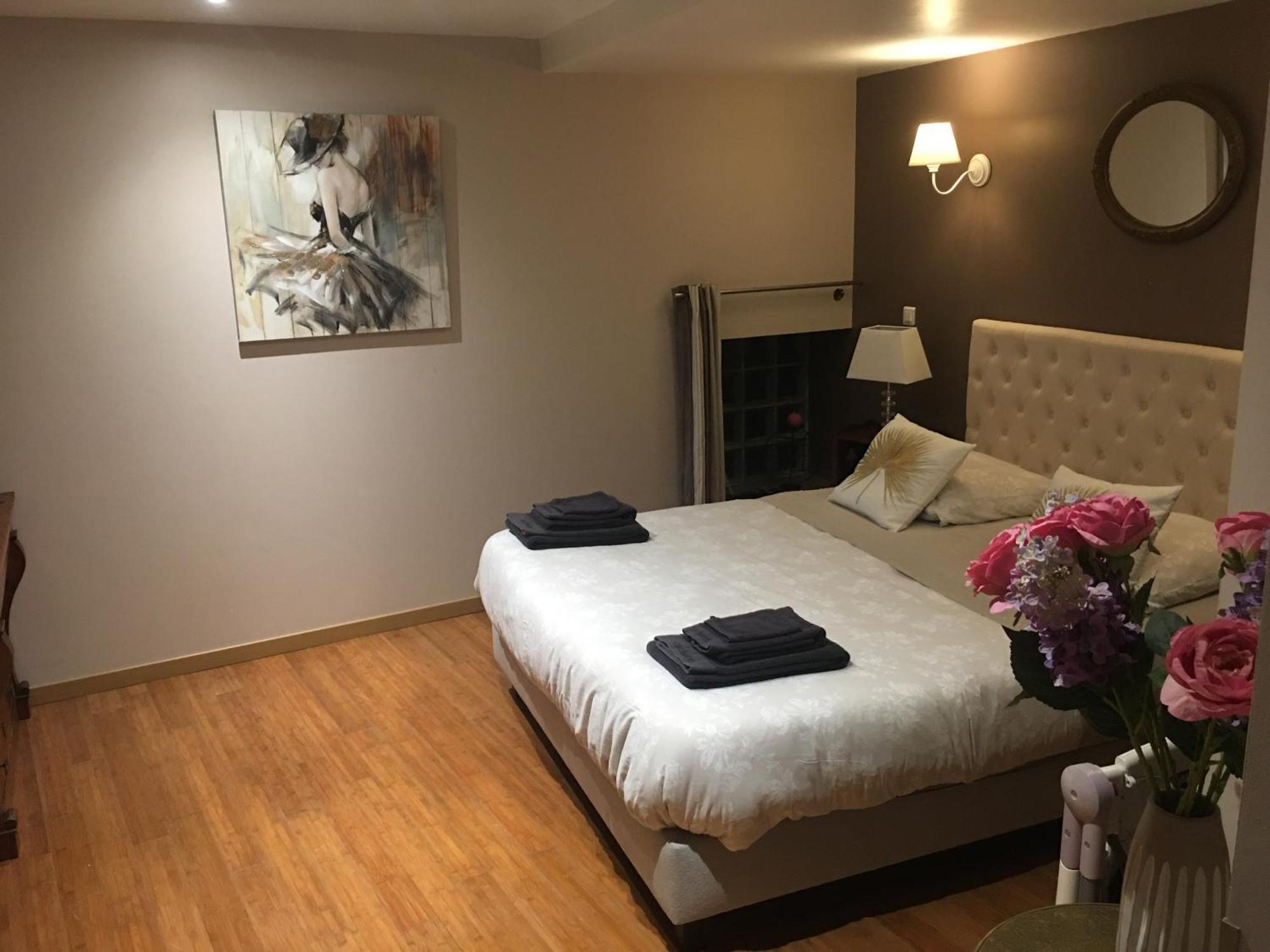 La Tour De Flandre Apartment Rousseloy Phòng bức ảnh
