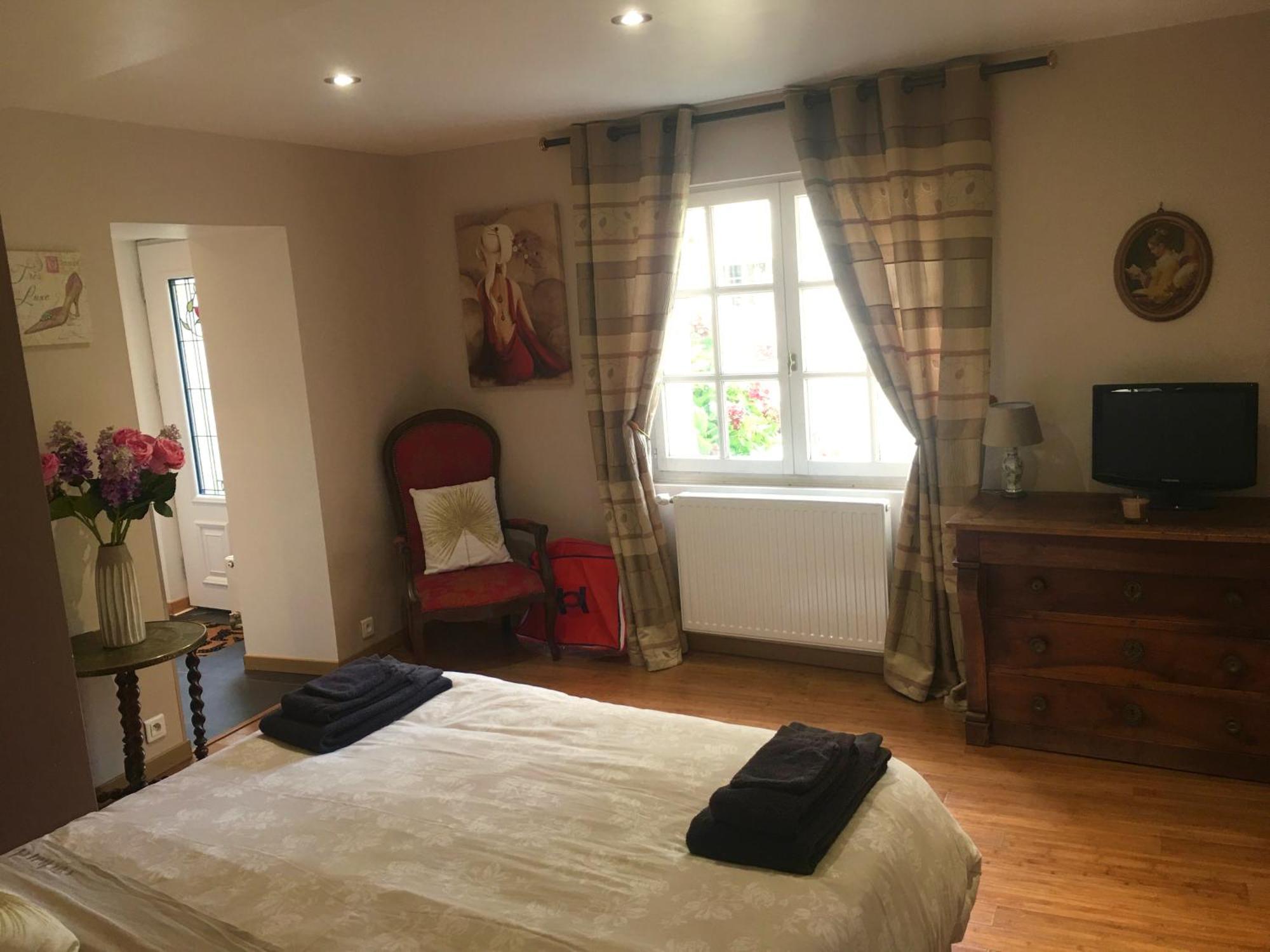 La Tour De Flandre Apartment Rousseloy Phòng bức ảnh